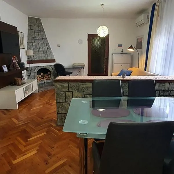 Apartman Ksenija, отель в городе Джяково