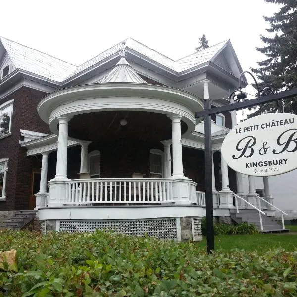 Le Petit Château Montebello B&B, hotel Montebellóban