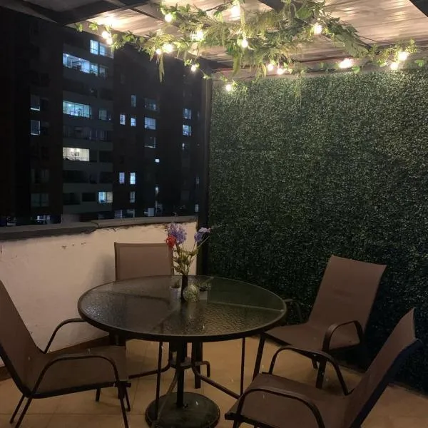 Habitacion en Apartamento Duplex, Internet, Terraza- Envigado, hotel en Envigado