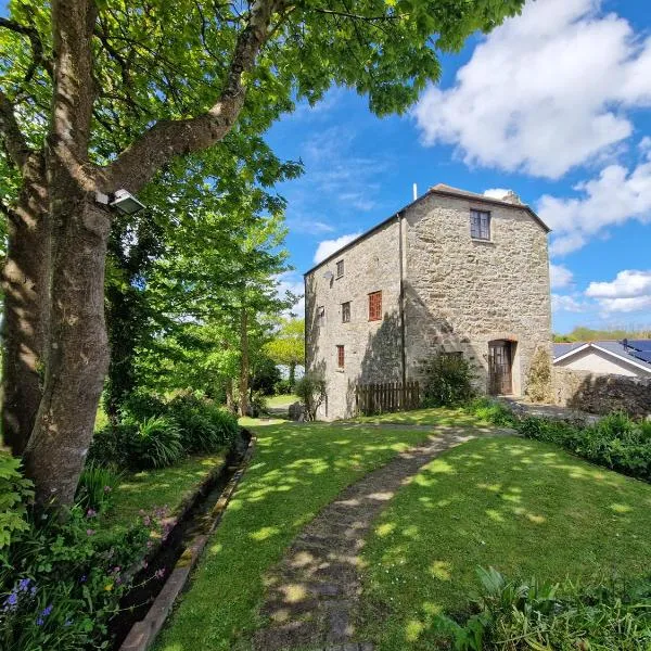 The Penthouse, top floor of a Grade II Listed Mill、レッドルースのホテル