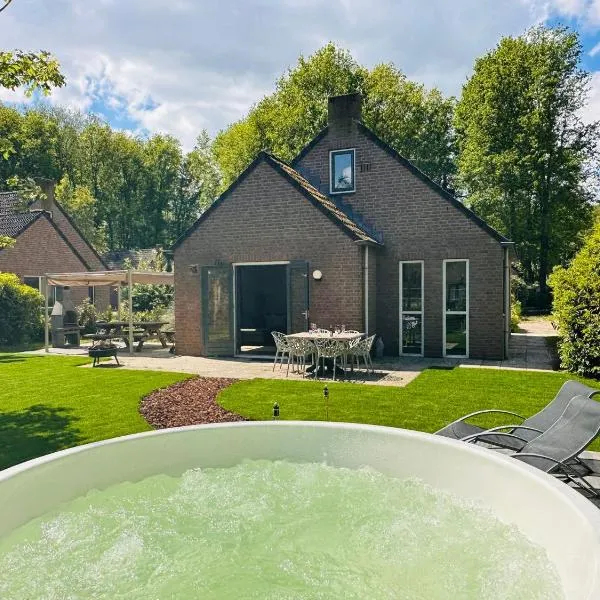 Ewijk में, होटल 6pers Boshuis -Hottub Jacuzzi- 'De Groene Specht'