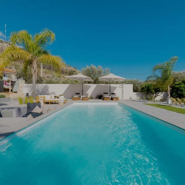 Blue Topaz poolside villa, hotel em Nafplio