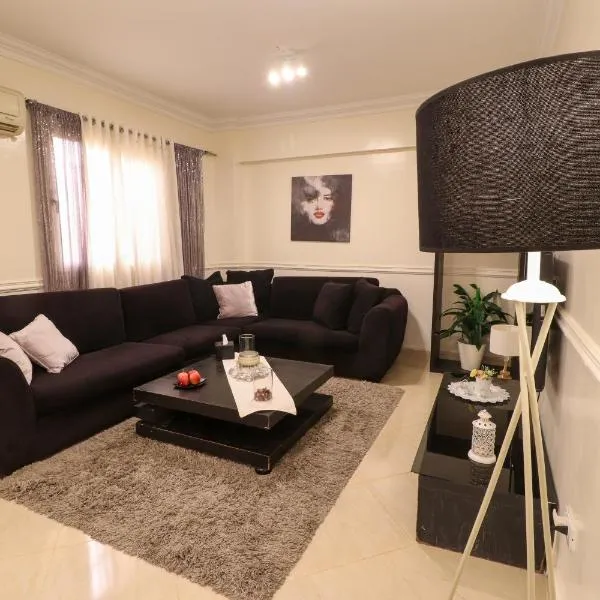 Luxurious 3 bedrooms flat in a premium location, hotel em Sheikh Zayed