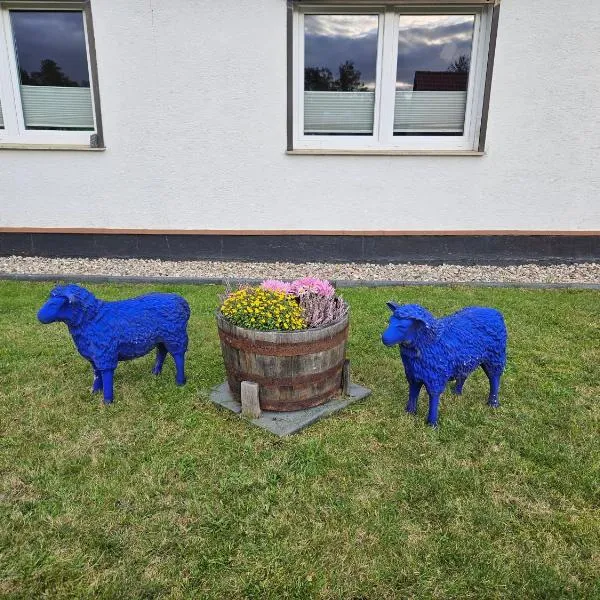 Ferienwohnung zu den Blauen Schafen, hotell i Neuruppin