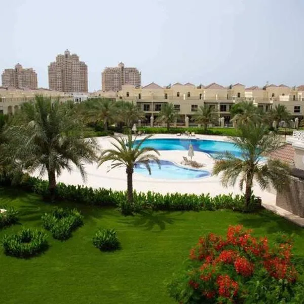 Spacious, Cozy Villa with Pool Access, Hotel in Ra’s al-Chaima