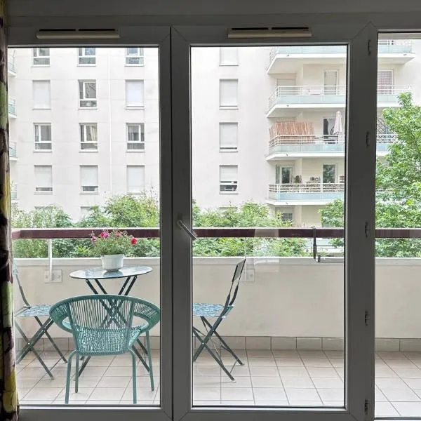 Cozy apartment near La Défense & Paris La Défense Arena, hotell i Courbevoie