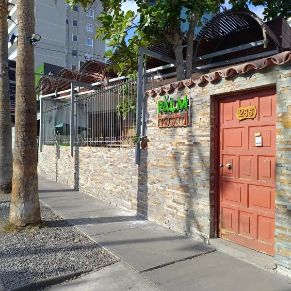 Palm Hostal, hótel í Iquique