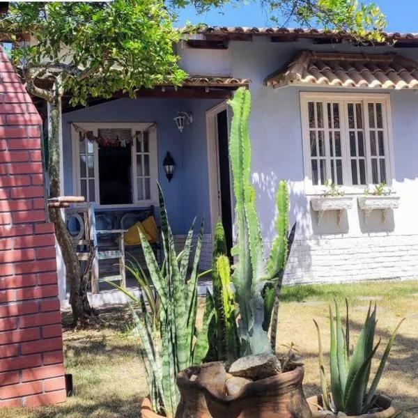 Casa na praia com ar condicionado, muito aconchegante., hotel i Maricá