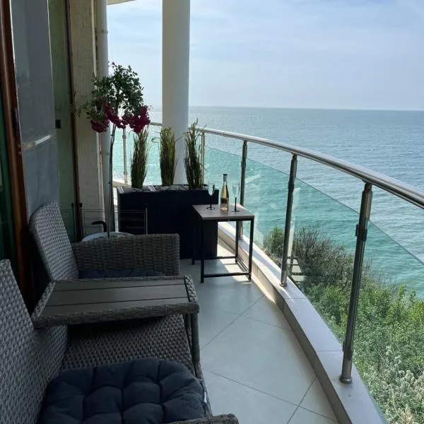 Golf Coast Boutique Studio with sea view, viešbutis mieste Kavarna