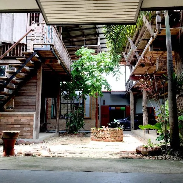 Baan Mali Lampang Homestay, hotel v destinaci Lampang