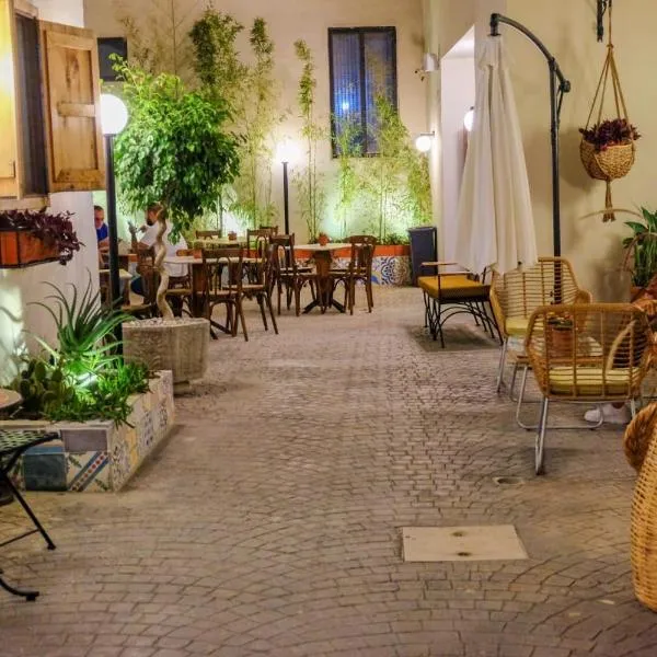 VICTORIA BOUTIQUE HOTEL – hotel w mieście Trâblous