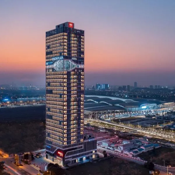 Radisson Red Guangzhou South Railway Station, hotel Kuangcsouban