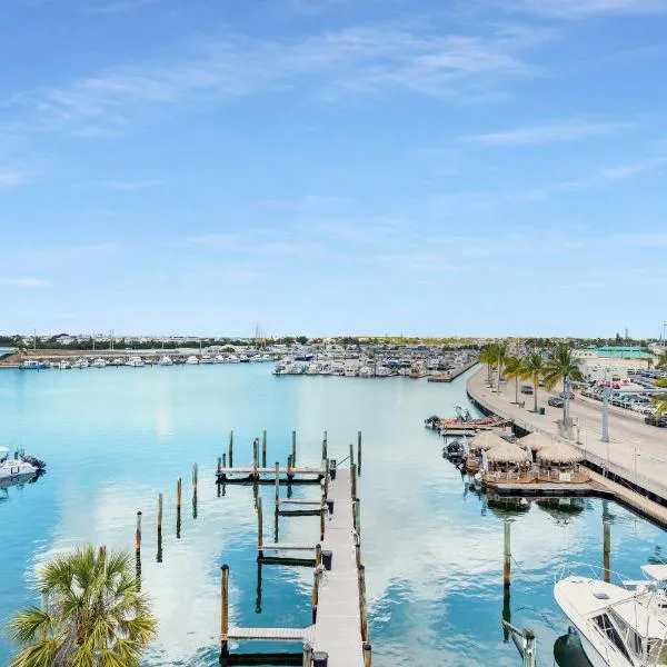 Downtown Waterfront Penthouse Pool Dock Parking, hôtel à Key West