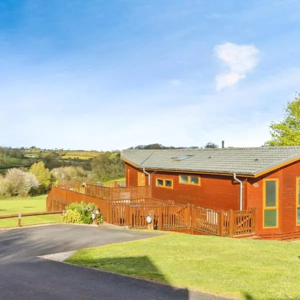 Devon Hills Holiday Park Platinum Grade Lodge 44 x 22 AC Pet Friendly Hot Tub Fantastic Location and Views, hotel di Torquay