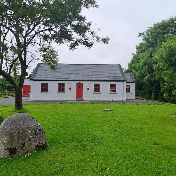 Beautiful cottage in Louisburgh โรงแรมในเมโย