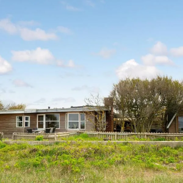 Nice Home In Knebel With House Sea View, hotel v destinácii Knebel