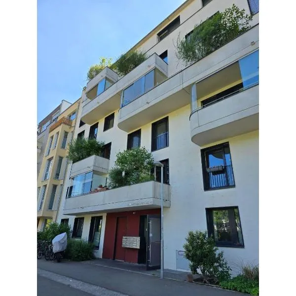 Stadtnahes Gästezimmer im Penthouse bei Esi – hotel w Tybindze