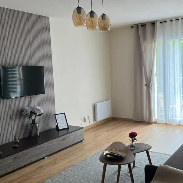 Superbe Appartement tout équipé, Coins cosy à Metz gare, 50M2, Parking privé, Balcon, 2p, hotel v destinaci Metz