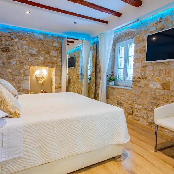 Apartments & Rooms Trogir Stars FREE PARKING, hotel in Trogir