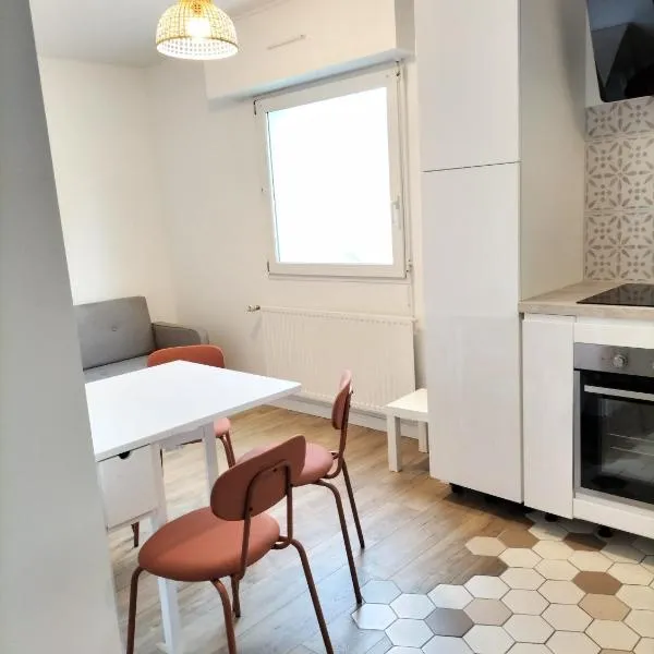 Apartment T4 Nantes Erdre, מלון בנאנט