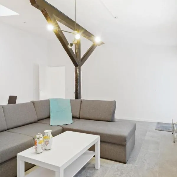 Charming - Luxurious 1 bedroom apartment in The Heart of Aalborg, hotel em Aalborg