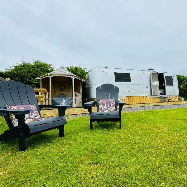 WildView Luxury Glamping with Outdoor Bath and Stunning Views, hotel en Camborne