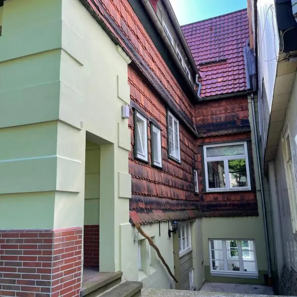 Großzügige Souterrainwohnung in historischer Stadtvilla im Herzen Zellerfelds, хотел в Клаустал-Целерфелд