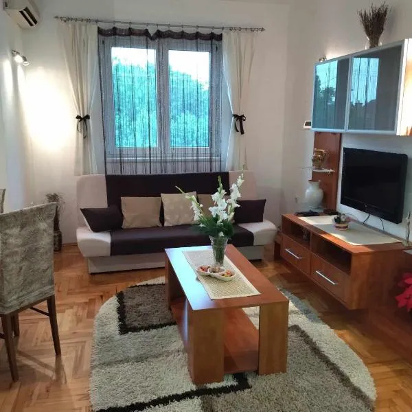 DORA Apartman, khách sạn ở Palić