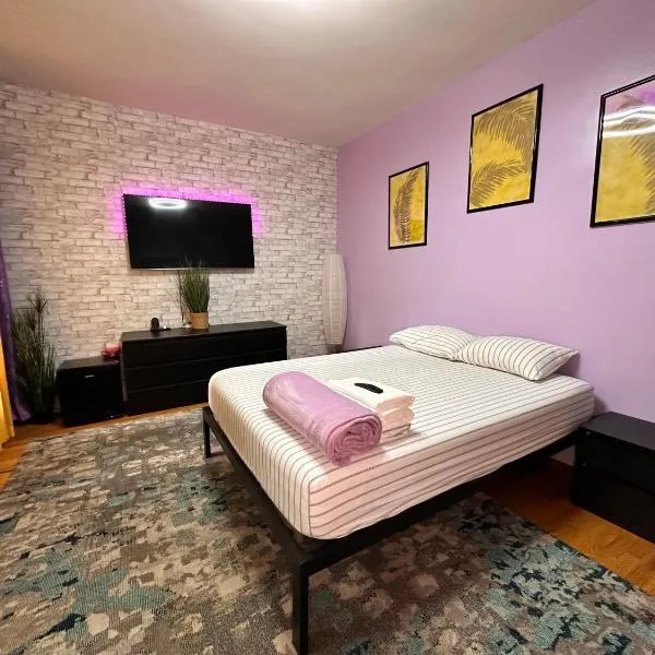 King size room in Manhattan Central Harlem, хотел в Ню Йорк