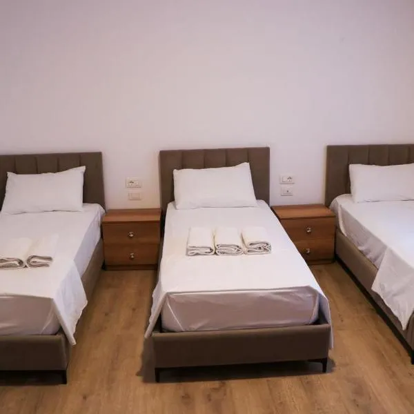 Albora Guest House 3: Fier şehrinde bir otel