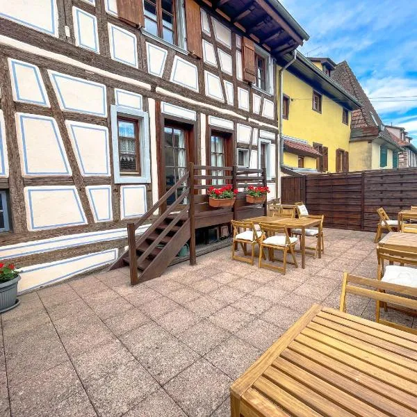 La Maison Bleue - Historic House in the Heart of Riquewihr, hotel di Riquewihr