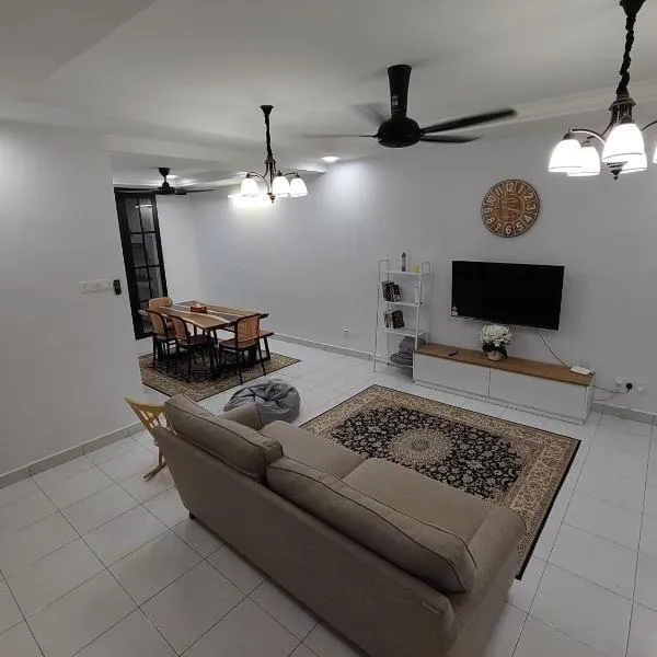 Homestay in manjung pr1ma segari-Melayu only، فندق في لوموت