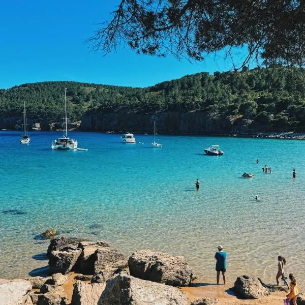 CAN ROMY APPARTEMENT T1 C - à 80m de la plage de Cala Montgo, hotel v mestu L' Escala