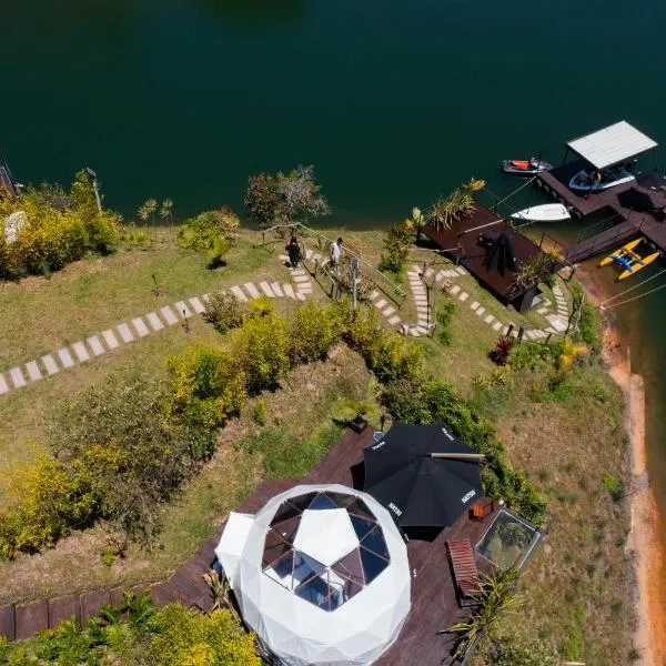 Domus Glamping Guatapé, viešbutis mieste Gvatapė