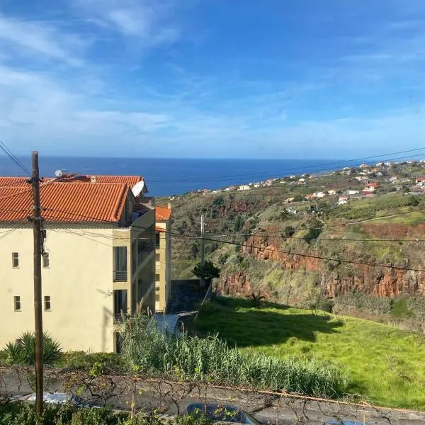 Sunset Star II With Sea View, hotel in Calheta