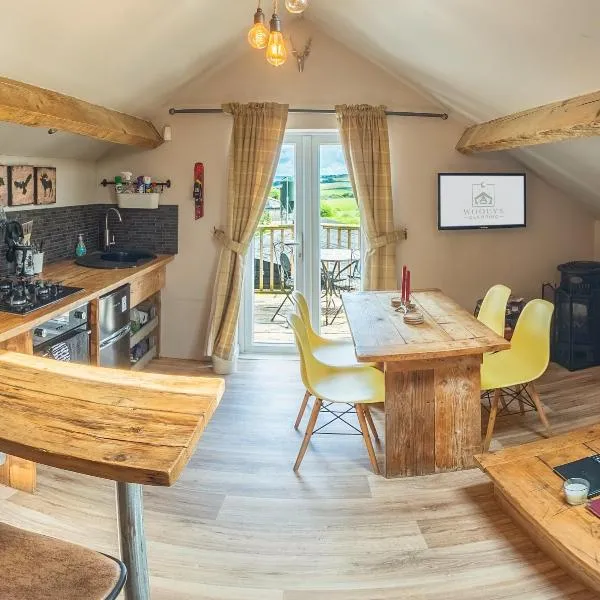 Gracie's Lodge at Woody's Glamping, hotel v destinaci Llanrwst