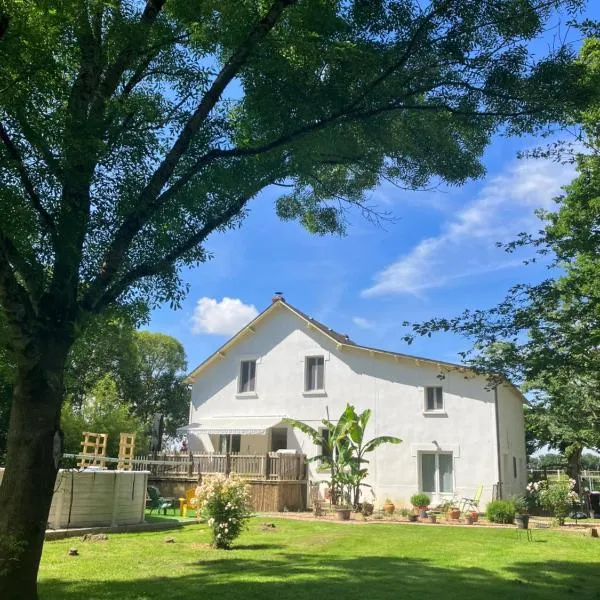 Autour Des Vignes, hotel v mestu La Charité