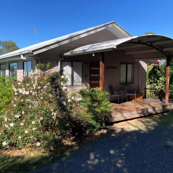 White Cedar Cottage, hotel din Maleny