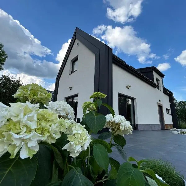 BLACK & WHITE HOUSES, Hotel in Kluszkowce