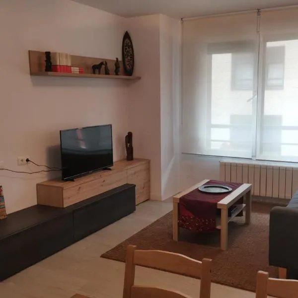 Apartamento castro urdiales con garaje y piscina ,cerca playa, khách sạn ở Castro-Urdiales