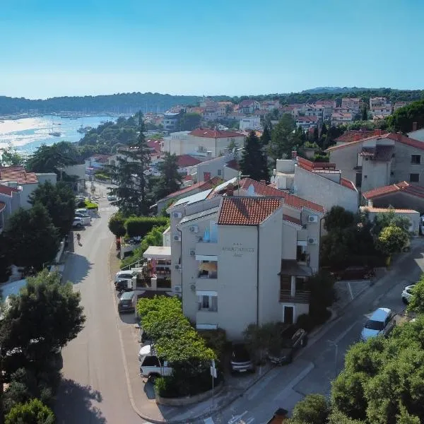 Apartments Antic, hotel i Loborika