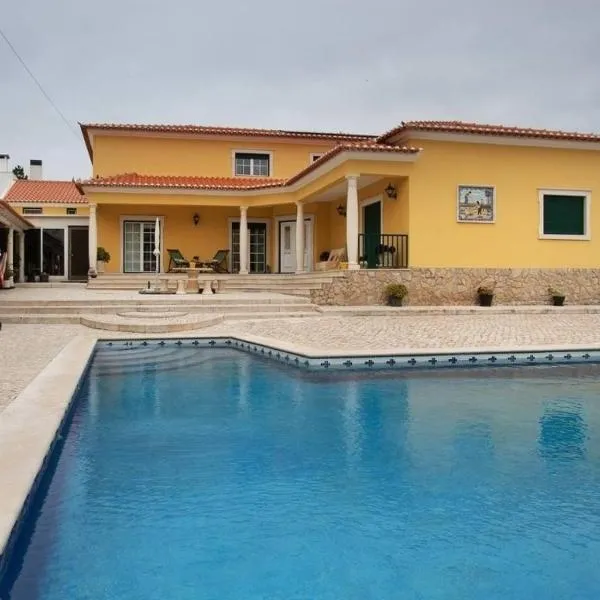 Porto Dinheiro Beach I, hótel í Lourinhã