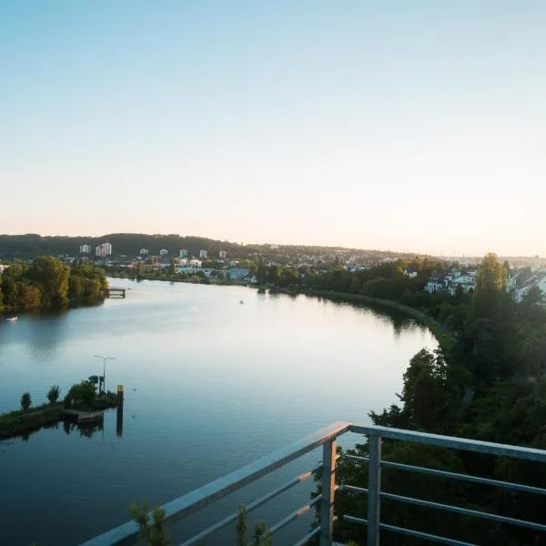 Penthouse Wohnung mit schönem Moselblick in Metternich, хотел в Кобленц