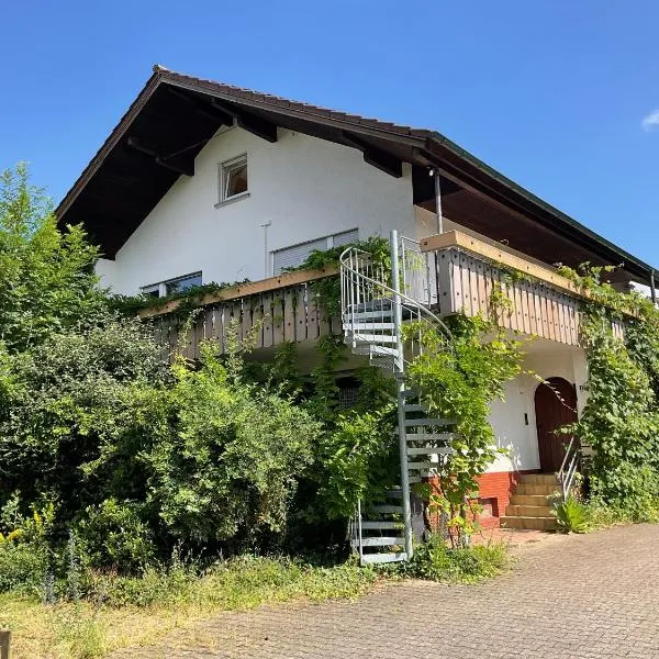 Gemütliche Dachwohnung am Tor zum Schwarzwald, hotel v mestu Rastatt