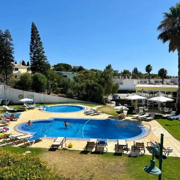 Apartamentos Santa Teresinha, hotel en Alvor 