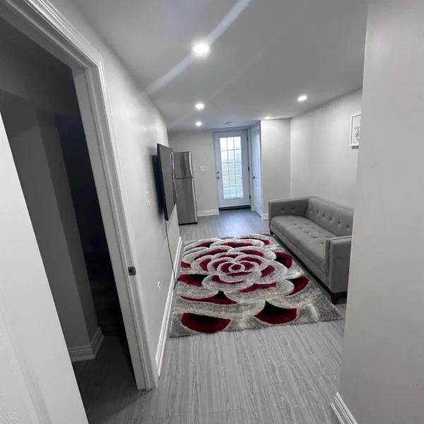 Cozy 1bedroom basement, hotel di Brampton