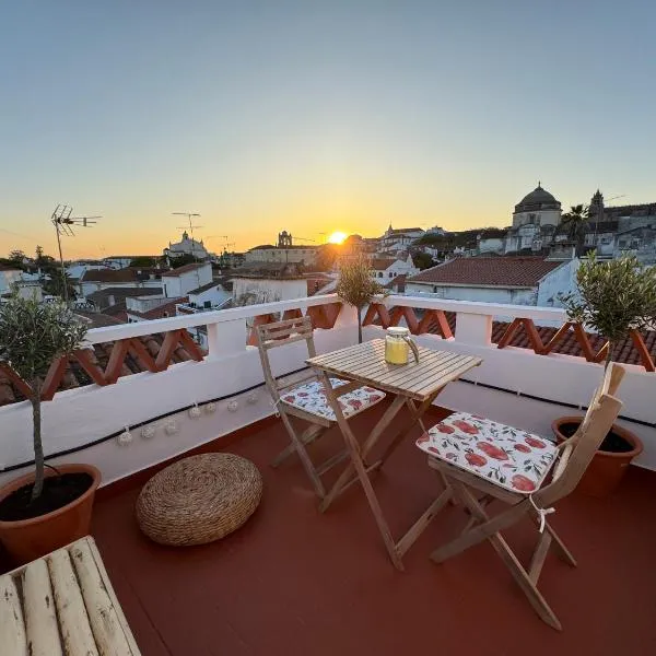 Viesnīca Evora Castle - Private Alentejo house with a terrace pilsētā Evora