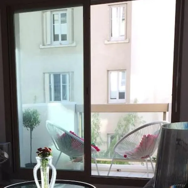 Appartement cosy et calme - au cœur de Levallois - avec balcon, hotell i Levallois-Perret