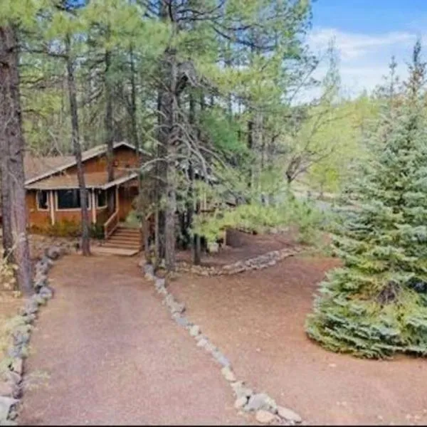 The Bluejay Cabin at Munds Park, AZ!, hotel u gradu 'Sedona'