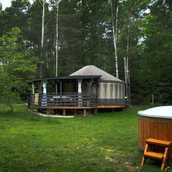 Jurty w Lesie KotfaLas Glamping Świętokrzyskie-SPA, hotel Skarżysko-Kamiennában